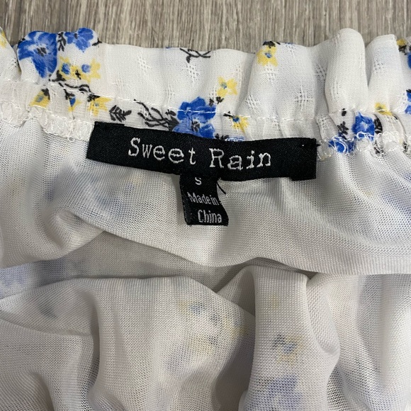 Sweet Rain White and Blue Floral Off the Shoulder Top Small S29 - Picture 2 of 3